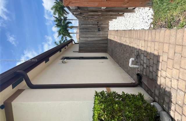 2583 SE 1st St - 2583 Southeast 1st Street, Homestead, FL 33033
