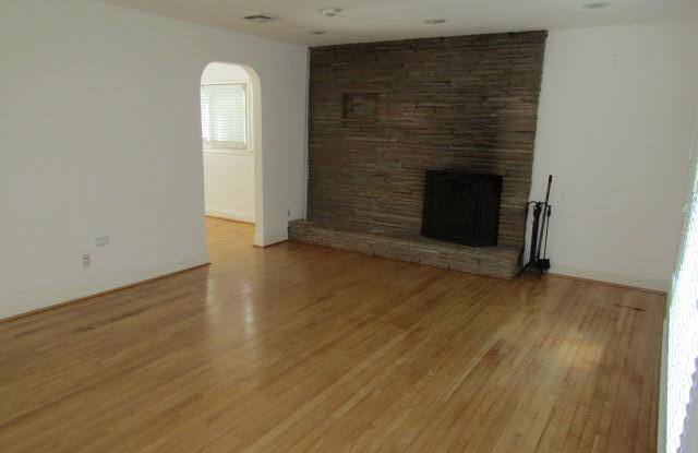 4555 SEMINARY ROAD Gallery 2