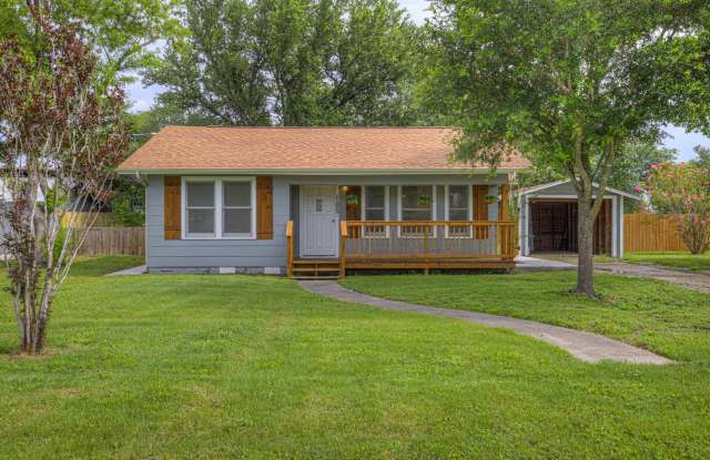 105 E HUEBINGER ST photos photos