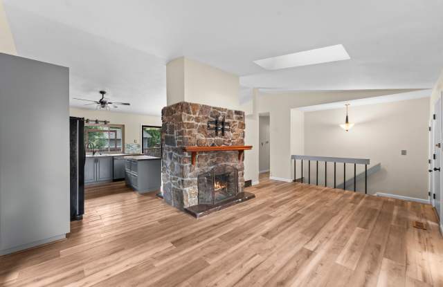 3819 Midsummer Lane South Gallery 4
