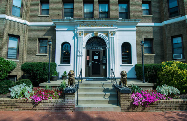 Connecticut Avenue Apartments Gallery 4