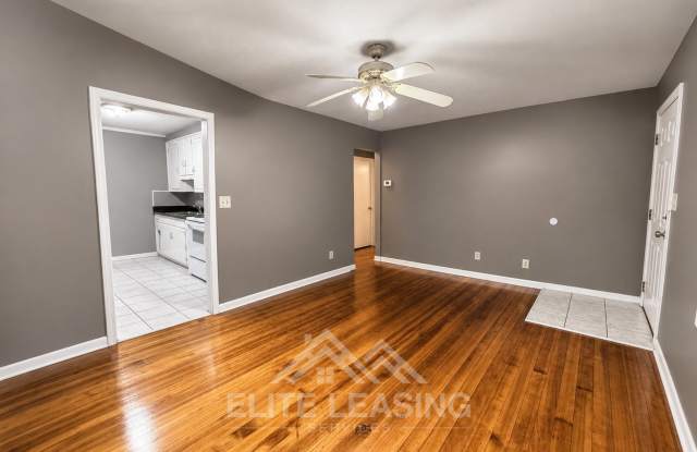 Bright & Charming 2-Bedroom Home with Large Yard Gallery 3