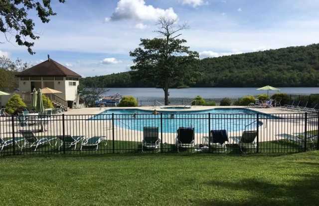 19 Midlake Drive - 1#301 Gallery 2