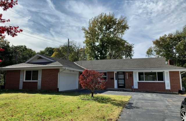 10804 Oak Street - 10804 Oak Street, Kansas City, MO 64114
