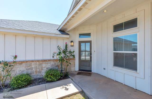 3/2/2 READY TO RENT! Gallery 4