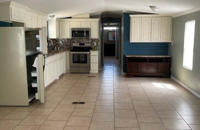 16904 N Sunflower Ave Gallery 2