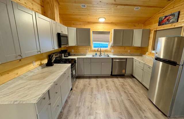 FURNISHED SEASONAL RENTAL Gallery 3