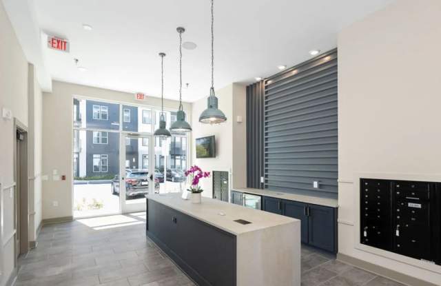 1001 Tyvola Gallery 3