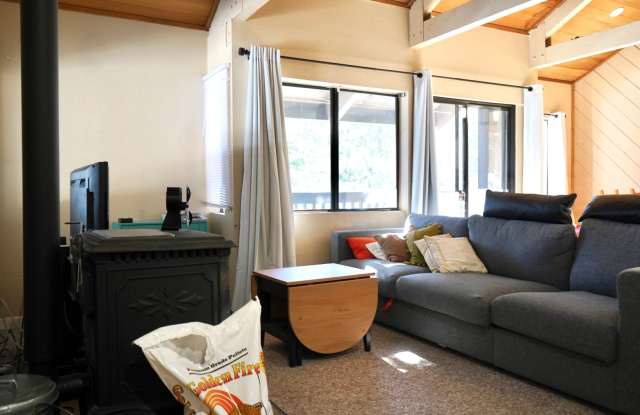 Spacious 1BD + Loft / 2BA Corner Condo | Garage, In-Unit Laundry & Near Eagle Lodge | Bigwood Gallery 1