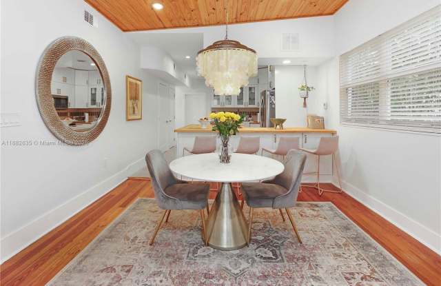 1648 Adams Street Gallery 3