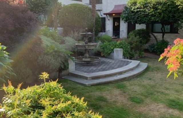 Queen Anne Townhouse - 2205 Bigelow Avenue North, Seattle, WA 98109