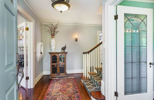 Charming North Admiral Craftsman w/ Modern Updates! Gallery 3