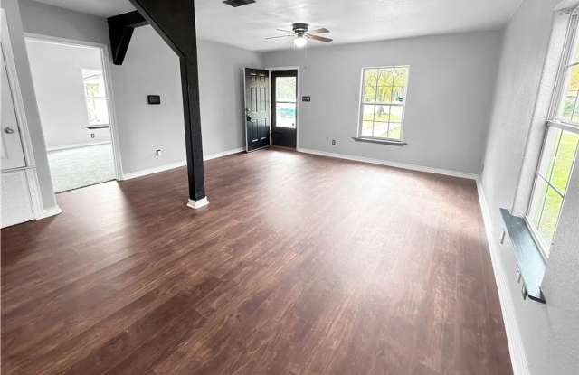 3 Bed 2 Bath with Raised Deck, Storage Shed, and Fenced Yard Gallery 3