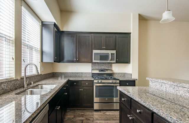 Walking Distance to Downtown Mountain View, Cal Train and the Amazing Farmers Market photos photos