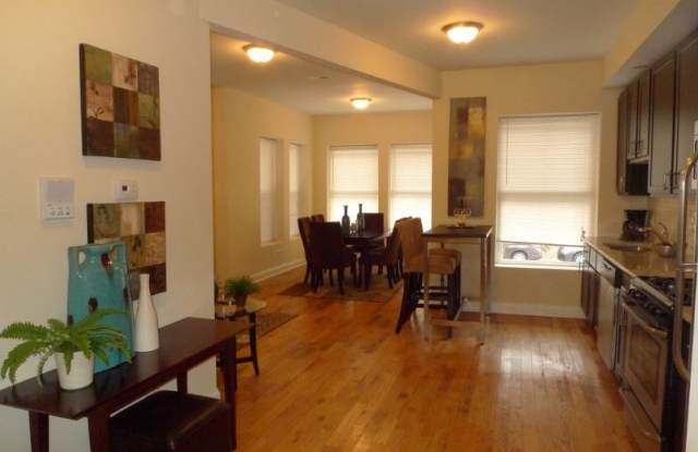 5442 S Woodlawn Gallery 4