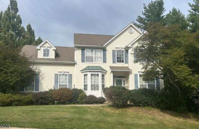 216 Winding Hill Dr Gallery 1