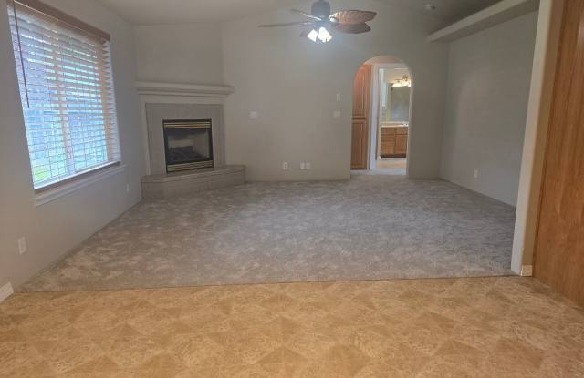 3 bed 2 bath  Home for Rent in Grants Pass Gallery 4