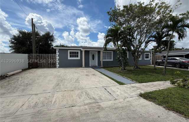 3240 NW 210th Ter Gallery 1