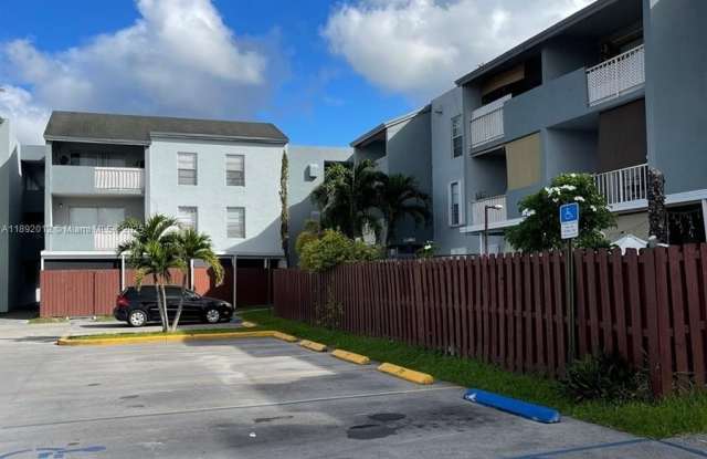 1725 W 60th St photos photos