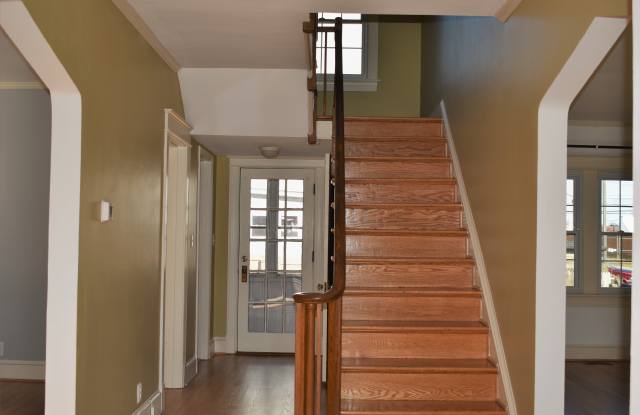 1951 Seminary Rd Gallery 4