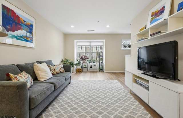 55 Greenbrook Dr Gallery 1