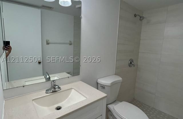 820 Twin Lakes Dr Gallery 1