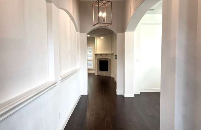 880 Saint Peter Lane Gallery 3