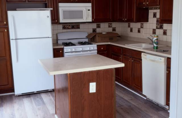 45516 Lakemont Square Gallery 4