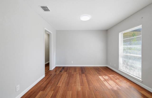 Fully Updated Single-Story Home with Greenbelt Views Gallery 4