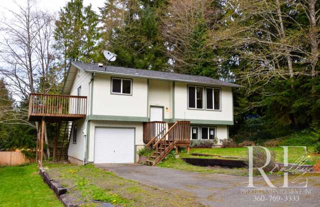 Spacious 4-Bedroom Home with Garage on Quiet Manchester Cul-de-Sac photos photos