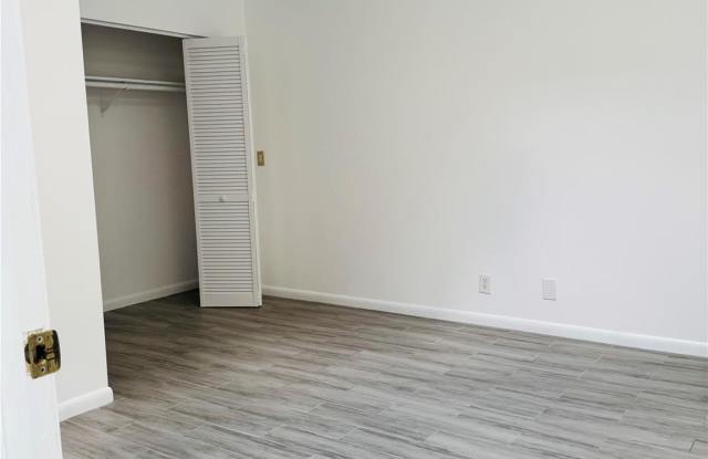 229 COMMERCIAL Boulevard Gallery 2