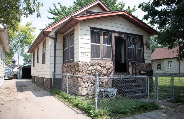 2200 7th Avenue - 2200 7th Avenue, Council Bluffs, IA 51501
