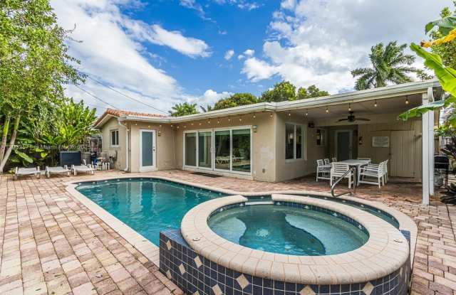 906 N 13th Ave photos photos