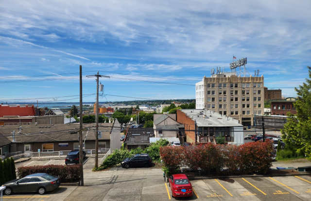 1119 N. Forest St #301 *ONE MONTH FREE RENT WITH A NEW LEASE* Gallery 3