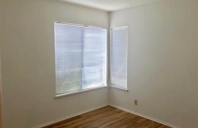 1102 W Garry Avenue Gallery 4
