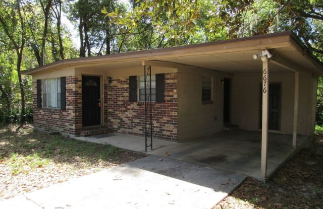 6676 North Shore lane - 6676 North Shore Lane, Jacksonville, FL 32208