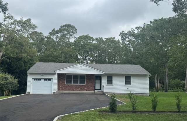 60 Eisenhower Drive - 60 Eisenhower Drive, East Quogue, NY 11942