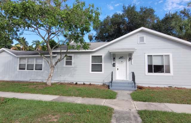 800 28th St N St. Petersburg, FL 33713. $300 off 1st months rent Move-in Special!!!!! - 800 28th Street North, St. Petersburg, FL 33713