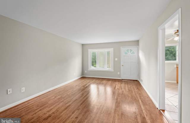 4511 HOLMES RUN Parkway Gallery 2