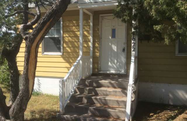 2 BEDROOM, 1 BATHROOM, SINGLE LEVEL APARTMENT - 1622 East 17th Street, Cheyenne, WY 82001