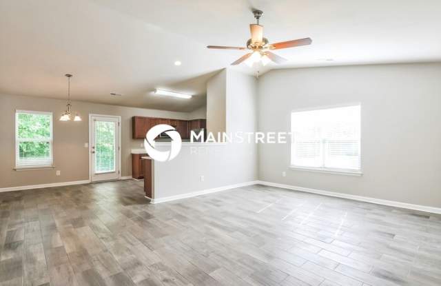 4736 Queen Pierrette Street Gallery 4