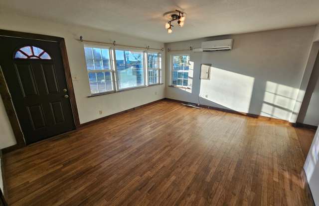 Nice 2 bedroom 1 bath home Gallery 3