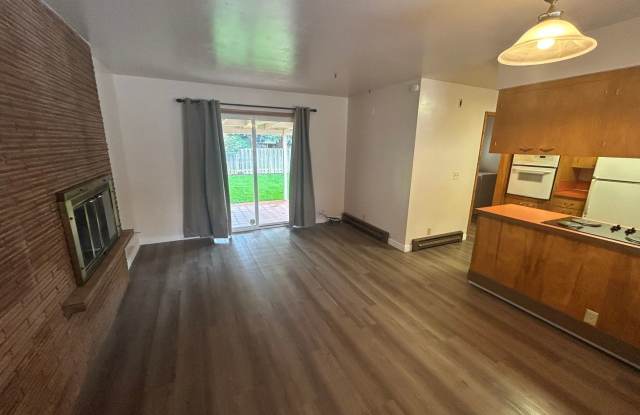 Mid-Century 3 Bed, 1.5 Bath Ranch House in McMinnville Gallery 1