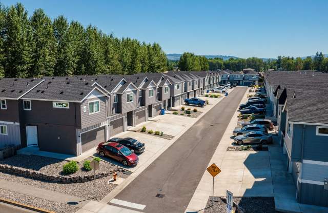 Oak Heritage Townhomes Gallery 3
