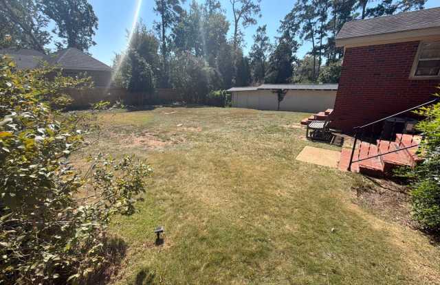 Cozy 3 bedroom brick ranch style just off Washington Rd Gallery 4