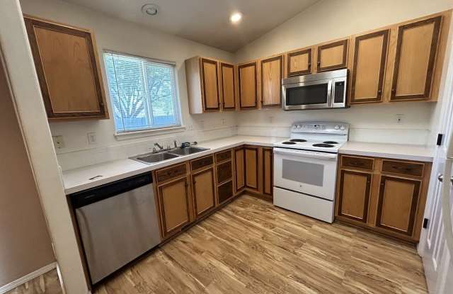 693 E Baldwin St photos photos