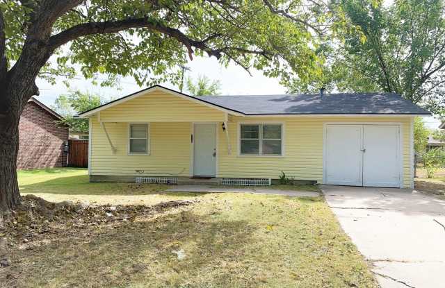 Small 2 bedroom 1 bath home - 712 Juno Lane, Denton, TX 76209