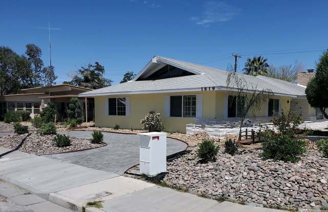 Single story centrally located with mother-in-law apartment included. photos photos