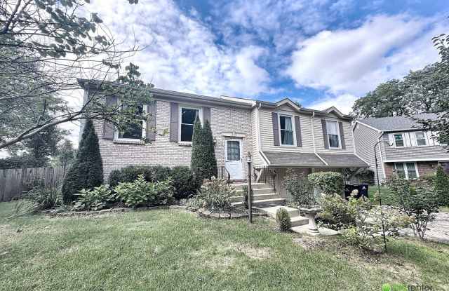 Spacious 4-Bedroom Home on Quiet Cul-de-Sac in Naperville! Gallery 1