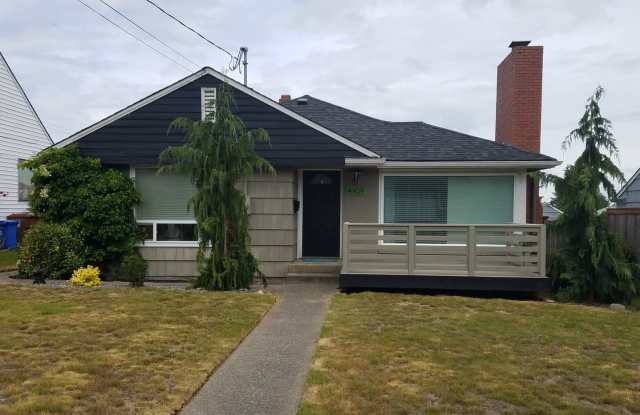 Proctor District Fully Fenced Backyard - 4909 North 24th Street, Tacoma, WA 98406